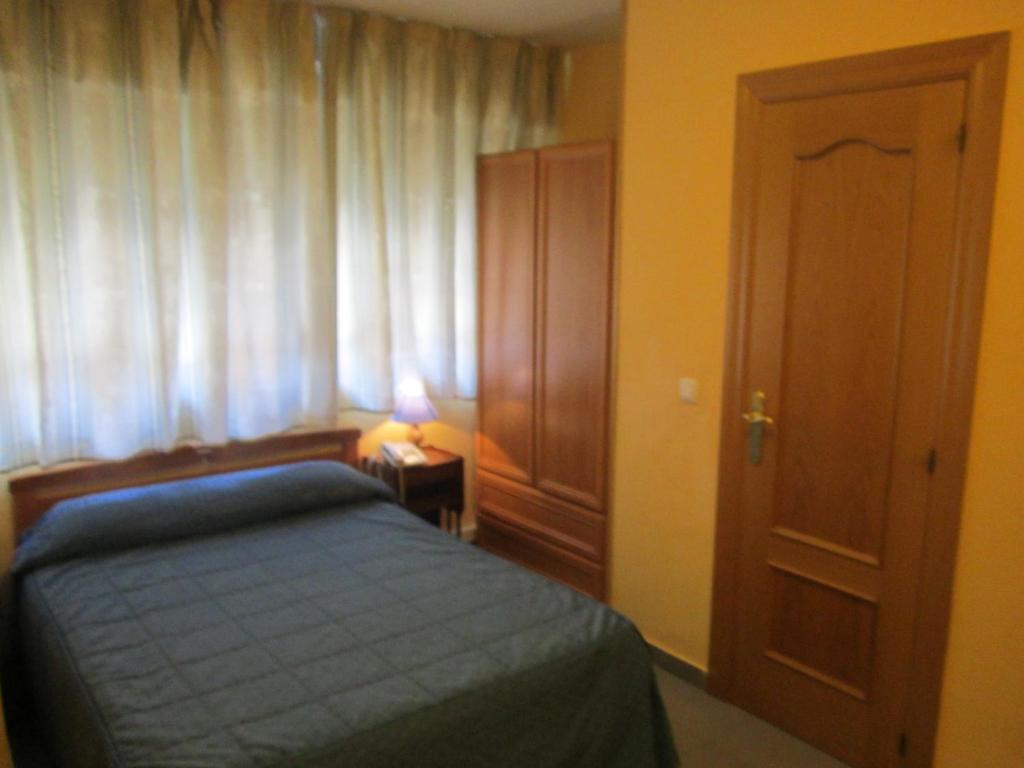 Hostal Al-Qazeres Caceres Phòng bức ảnh