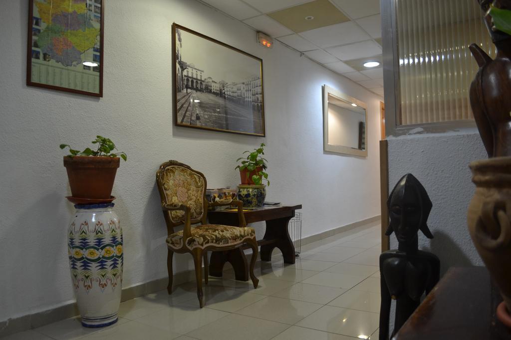 Hostal Al-Qazeres Caceres Ngoại thất bức ảnh