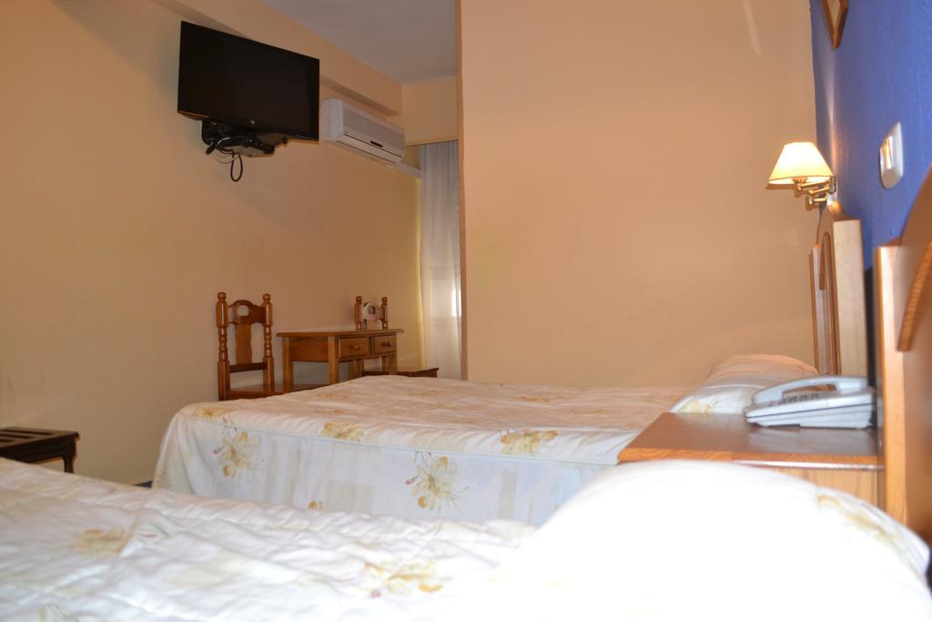 Hostal Al-Qazeres Caceres Phòng bức ảnh