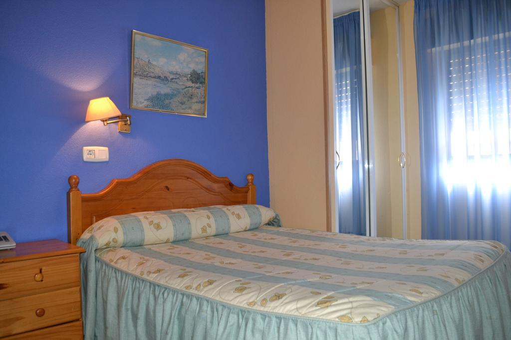 Hostal Al-Qazeres Caceres Phòng bức ảnh
