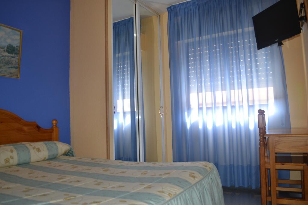 Hostal Al-Qazeres Caceres Phòng bức ảnh