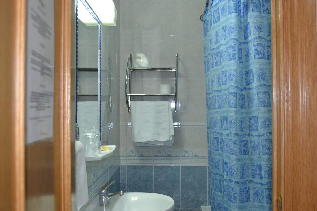 Hostal Al-Qazeres Caceres Phòng bức ảnh
