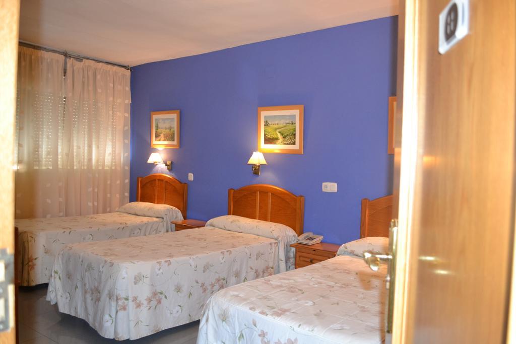 Hostal Al-Qazeres Caceres Phòng bức ảnh