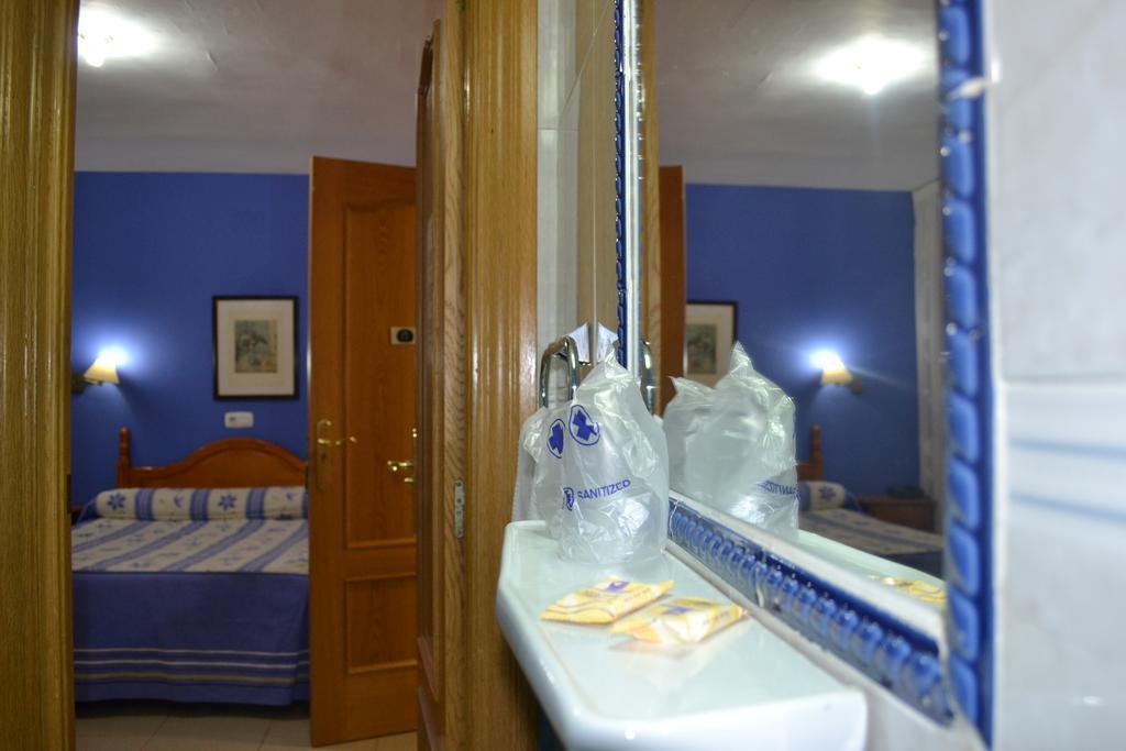 Hostal Al-Qazeres Caceres Ngoại thất bức ảnh