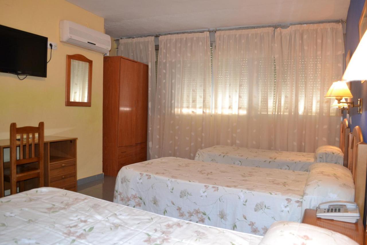 Hostal Al-Qazeres Caceres Ngoại thất bức ảnh